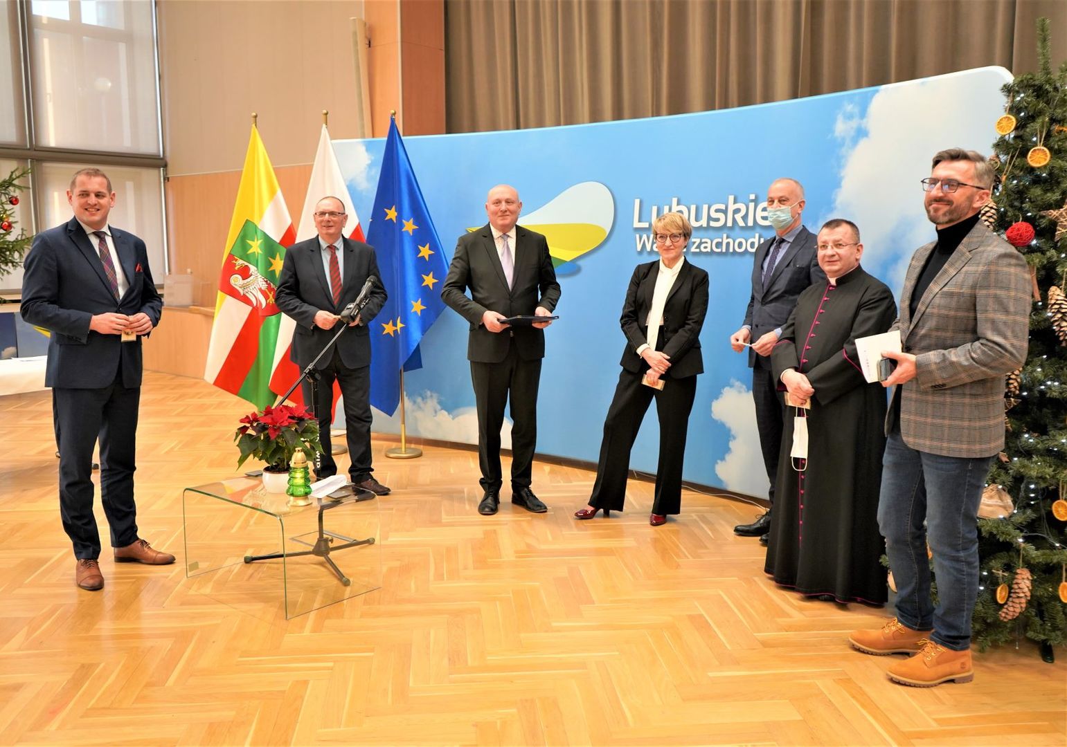 Uczestnicy spotkania opłatkowego w Urzędzie Marszałkowskim Województwa Lubuskiego. 