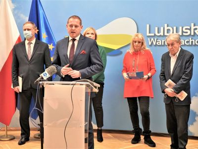 - Wprowadzenie scentralizowanego sytemu oświatowego, podporządkowanego jednej osobie – ministrowi Przemysławowi Czarnkowi, zabije wszelką kreatywność i edukację obywatelską, obecną teraz w szkołach – mówił wicemarszałek województwa lubuskiego Łukasz Porycki.