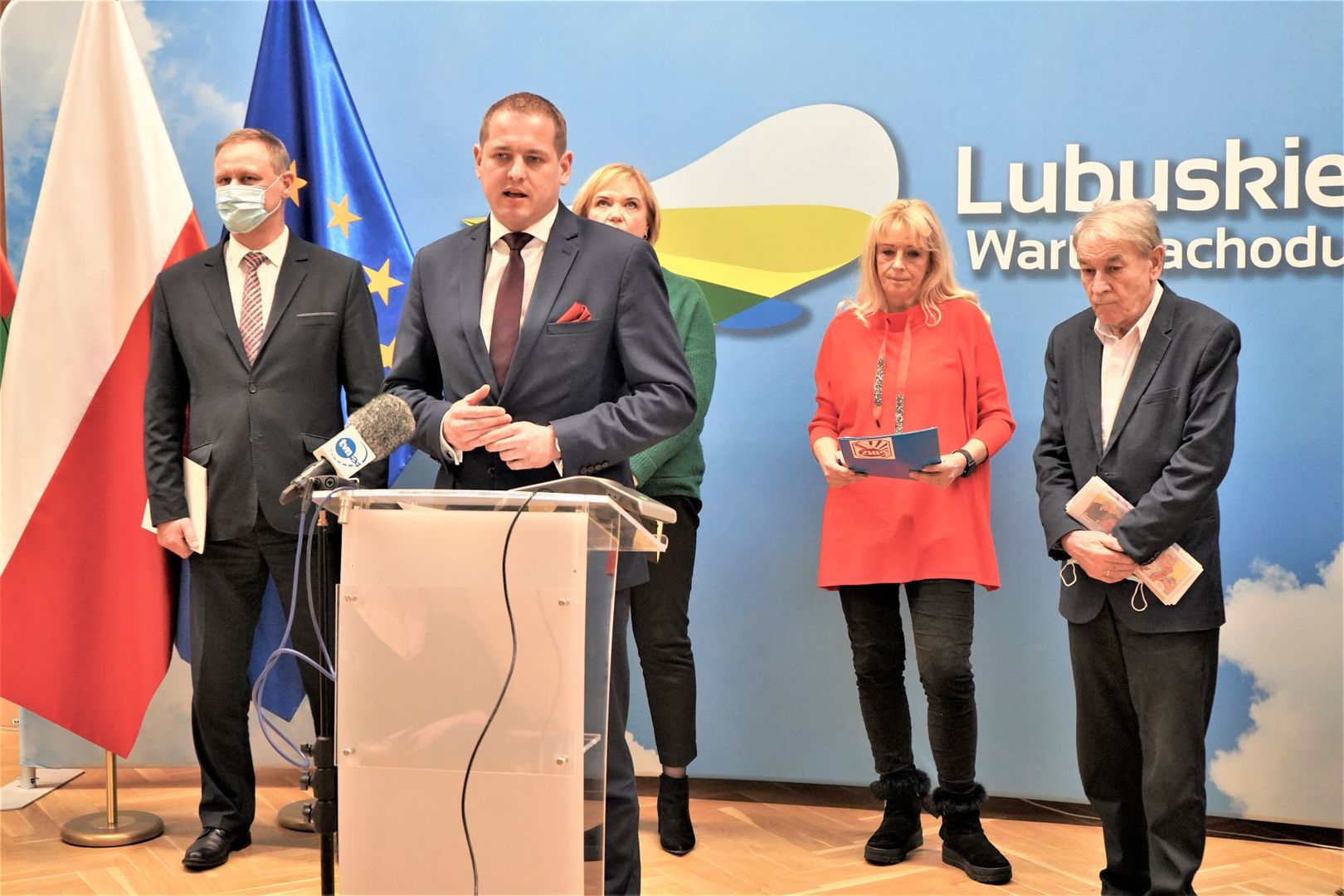 - Wprowadzenie scentralizowanego sytemu oświatowego, podporządkowanego jednej osobie – ministrowi Przemysławowi Czarnkowi, zabije wszelką kreatywność i edukację obywatelską, obecną teraz w szkołach – mówił wicemarszałek województwa lubuskiego Łukasz Porycki.