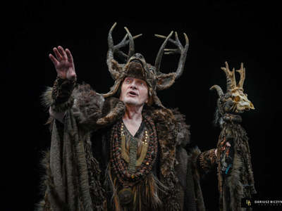 Aleksander Podolak jako Guślarz w spektaklu Lubuskiego Teatru „Gusła”