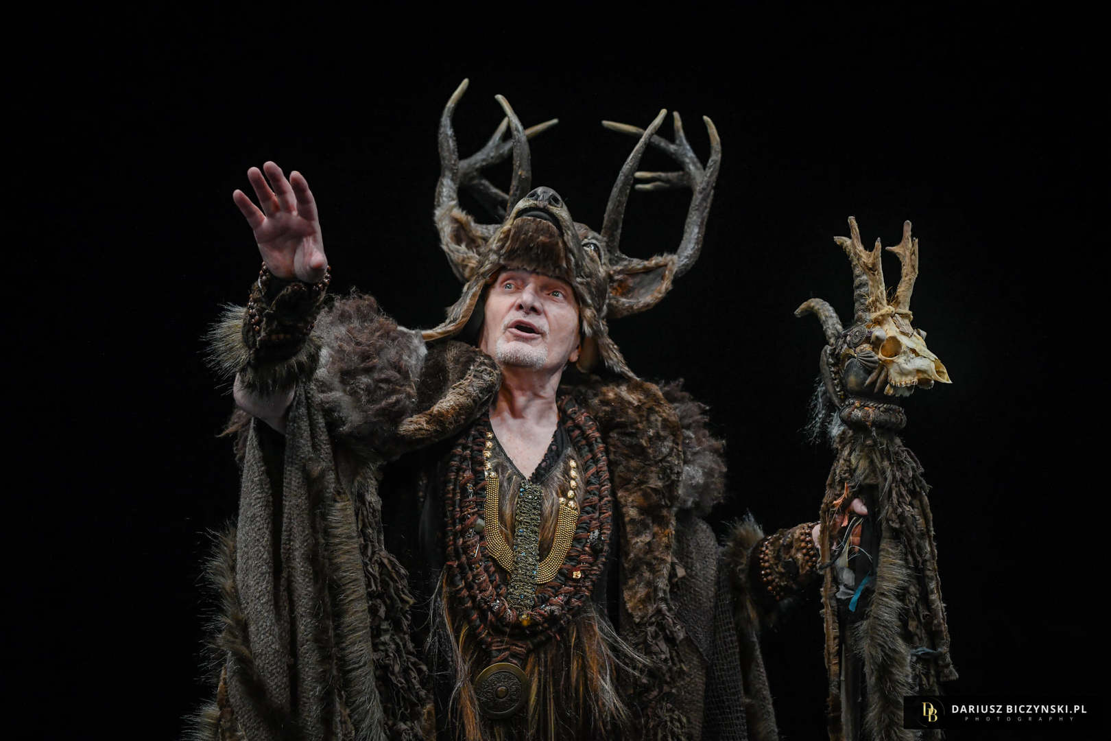 Aleksander Podolak jako Guślarz w spektaklu Lubuskiego Teatru „Gusła”