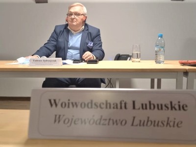 Tadeusz Jędrzejczak – Członek Zarządu Województwa Lubuskiego – został wybrany na Przewodniczącego Zgromadzenia Europejskiego Ugrupowania Współpracy Terytorialnej „Geopark Łuk Mużakowa”.