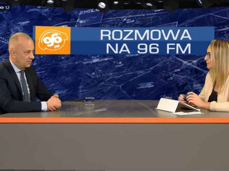 Członek Zarządu Województwa Lubuskiego, Marcin Jabłoński i Kaja Rostkowska podczas rozmowy na antenie Radia Index.
