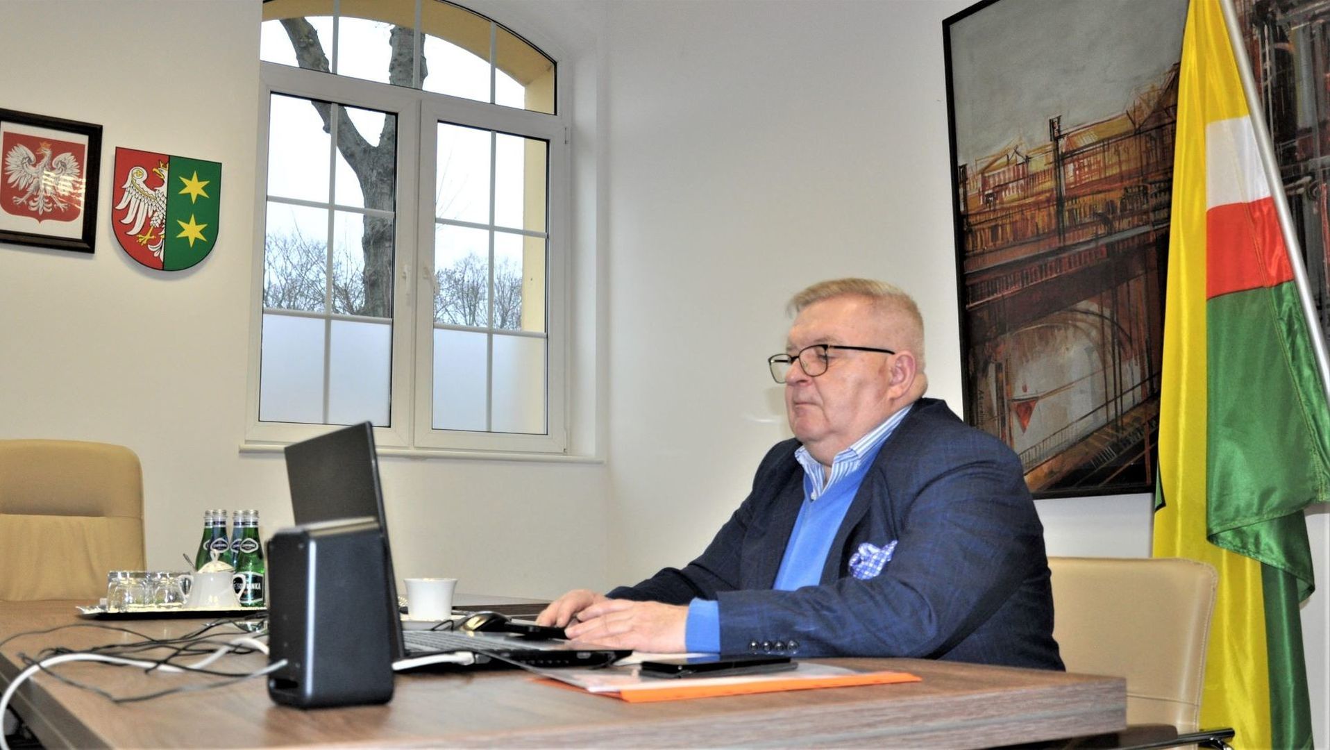 W piątkowej wideokonferencji na temat „Partnerstwo w czasie koronakryzysu – rezyliencja kryzysowa w transgranicznym polsko-niemieckim obszarze powiązań” wzięli udział m.in. Minister Finansów i Europy Landu Brandenburgia Katrin Lange i członek Zarządu Województwa Lubuskiego Tadeusz Jędrzejczak. 

