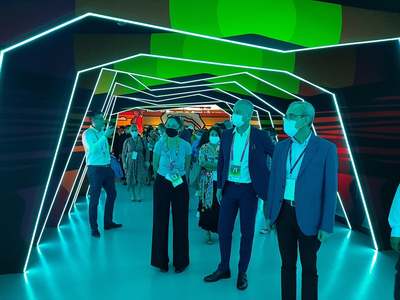 Lubuska delegacja misji gospodarczej podczas zwiedzania najbardziej zaawansowanych technologicznie pawilonów na EXPO