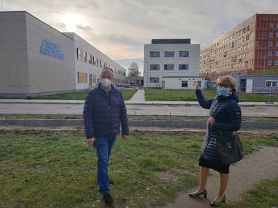 Prezes gorzowskiego szpitala, Jerzy Ostrouch i marszałek Elżbieta Anna Polak 