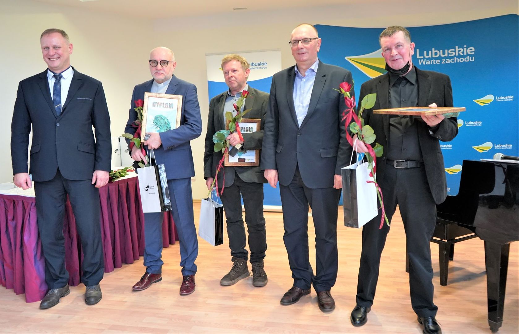 W piątek, 4 lutego 2022 r. w Palmiarni Zielonogórskiej wręczono Nagrody Kulturalne Marszałka Województwa Lubuskiego oraz Złote Dukaty Lubuskie za lata 2020 i 2021