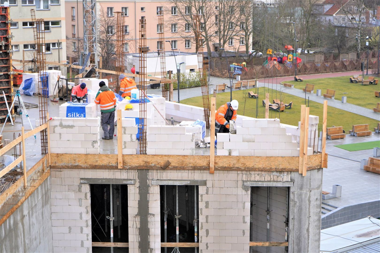 7 lutego 2022 roku trwały prace na wysokości trzeciej kondygnacji budowanej Sceny Lalkowej Lubuskiego Teatru w Zielonej Górze.