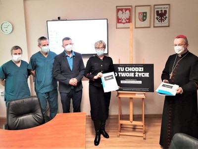 11 lutego 2022 r. - w Światowym Dniu Chorego - w Wielospecjalistycznym Szpitalu Wojewódzkim w Gorzowie Wlkp. marszałek województwa lubuskiego Elżbieta Anna Polak spotkała się z biskupem diecezji zielonogórsko-gorzowskiej Tadeuszem Lityńskim oraz z medykami i zarządem lecznicy. 