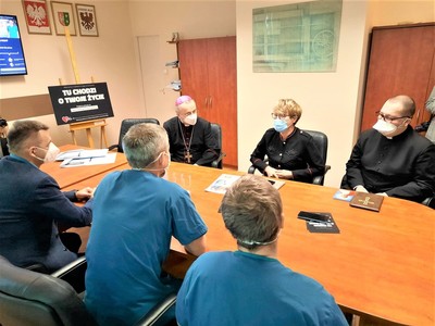 11 lutego 2022 r. - w Światowym Dniu Chorego - w Wielospecjalistycznym Szpitalu Wojewódzkim w Gorzowie Wlkp. marszałek województwa lubuskiego Elżbieta Anna Polak spotkała się z biskupem diecezji zielonogórsko-gorzowskiej Tadeuszem Lityńskim oraz z medykami i zarządem lecznicy. 