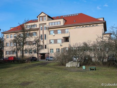 Budynek szkoły "Medyk" w Zielonej Górze