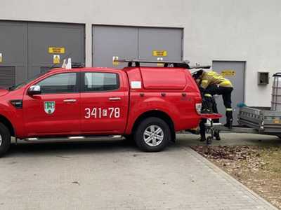 1000 litrów paliwa przywieźli w sobotę do szpitala strażacy. Paliwo trafiło do agregatów, dzięki którym szpital mógł normalnie funkcjonować, mimo kilkugodzinnego braku prądu.