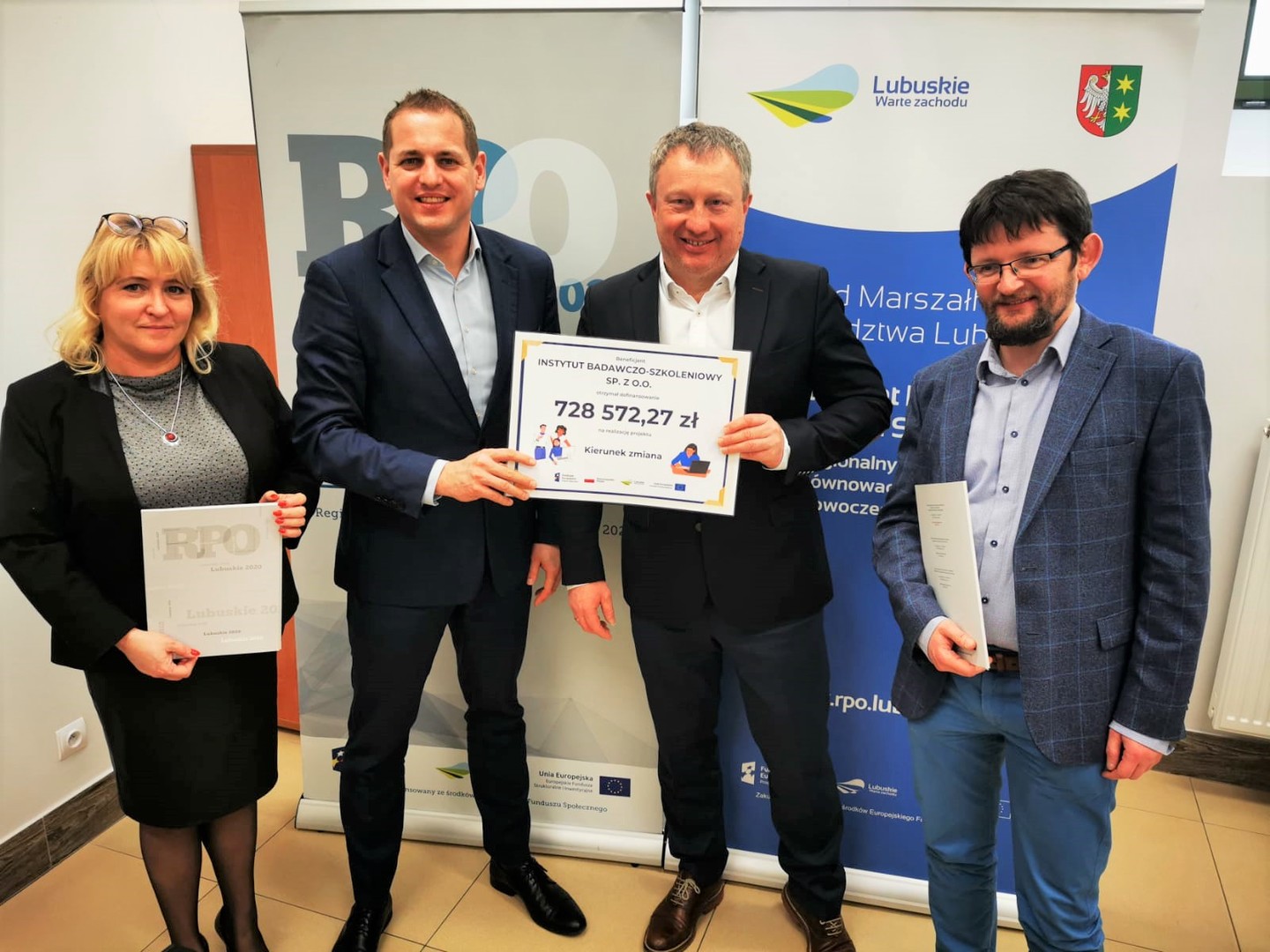 23 lutego 2022 r. Wicemarszałek Województwa Lubuskiego Łukasz Porycki podpisał w siedzibie Departamentu Europejskiego Funduszu Społecznego umowę na dofinansowanie projektu w ramach Działanie 7.3: Programy aktywnej integracji realizowane przez inne podmioty z beneficjentem Instytut Badawczo-Szkoleniowy Sp. z o.o.