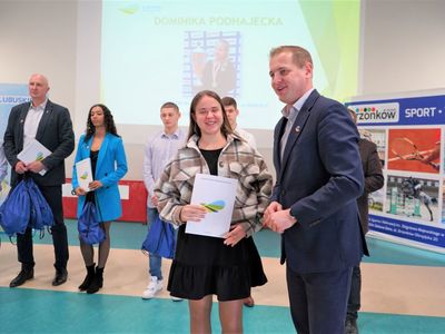 25 lutego 2022 r., w Wojewódzkim Ośrodku Sportu i Rekreacji im. Zbigniewa Majewskiego w Zielonej Górze Drzonkowie wręczono stypendia sportowe Marszałka Województwa Lubuskiego na 2022 rok. Wyróżniono też trenerów, których podopieczni osiągnęli wysokie rezultaty w Systemie Sportu Młodzieżowego w 2021 r. oraz lubuskie kluby za zajęte miejsce w klasyfikacji współzawodnictwa sportowego dzieci i młodzieży w ramach Systemu Sportu Młodzieżowego.