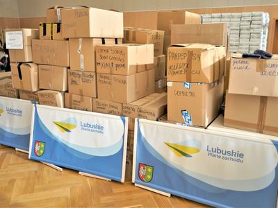 Nasze punkty zbiórki są czynne codziennie od 8.00 do 18.00: w Zielonej Górze - Sala Kolumnowa Urzędu Marszałkowskiego przy ul. Podgórnej 7 (dojazd pod wejście od strony parkingu za budynkiem); w Gorzowie Wlkp. - biuro zamiejscowe UMWL przy ul. Mościckiego 6. 