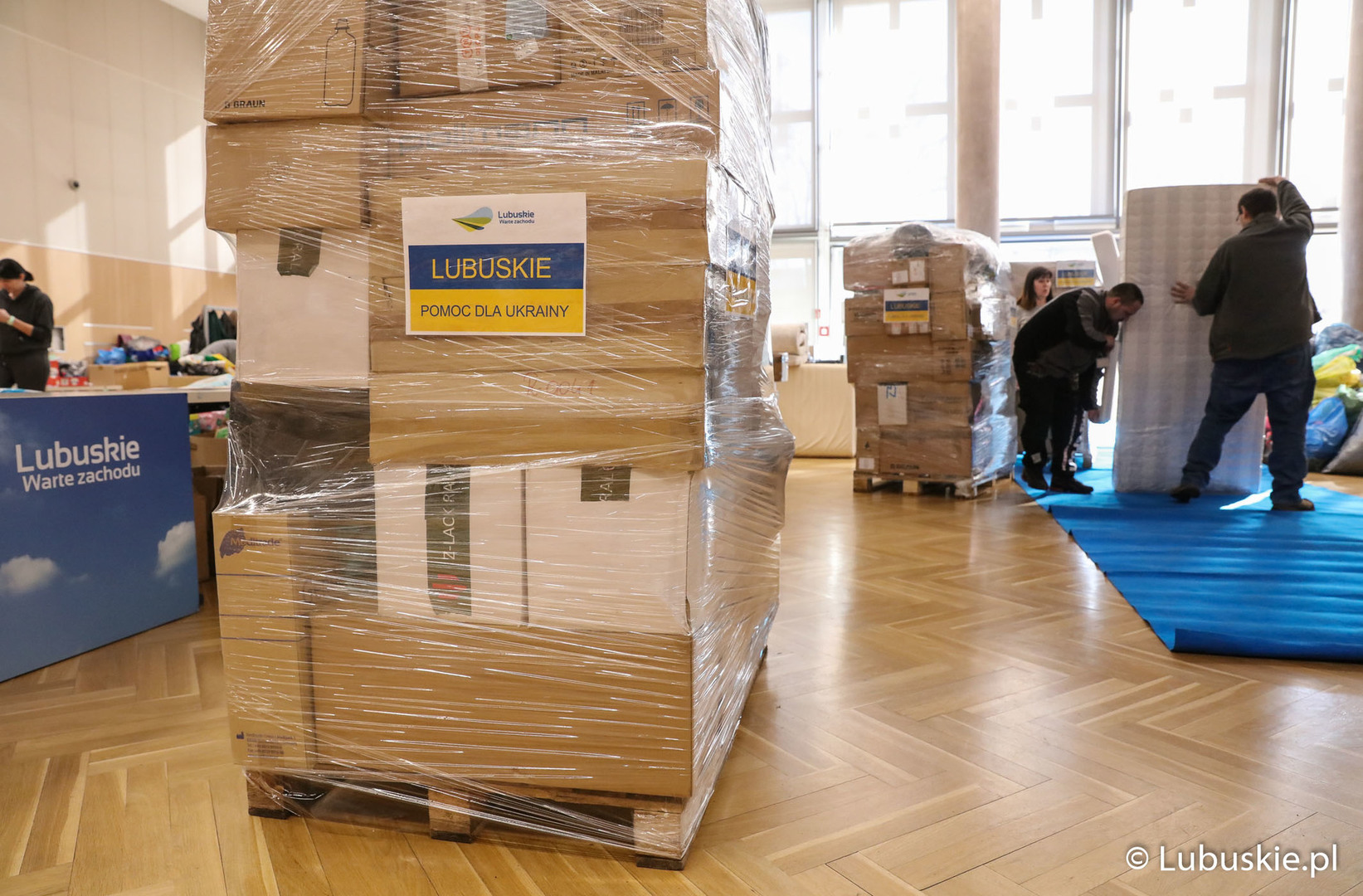 Pomoc dla Ukrainy. Transport z urzędu marszałkowskiego, który zostanie wysłany do Rzeszowa.