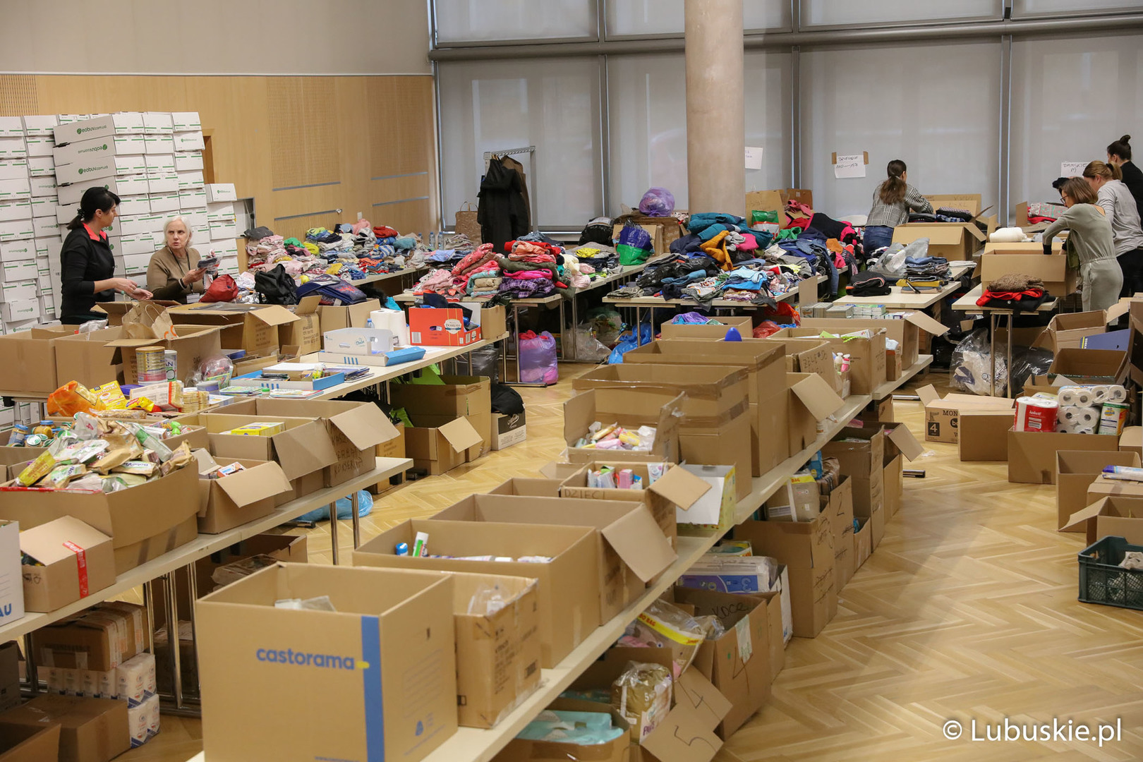 Punkt zbiórki Lubuskiego Samorządowego Centrum Pomocowego w Sali Kolumnowej Urzędu Marszałkowskiego w Zielonej Górze przy ul. Podgórnej 7
