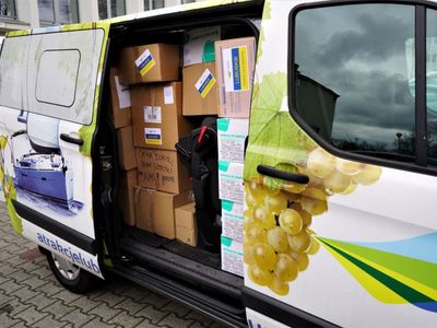 Bus po brzegi wypełniony darami dla Ukrainy