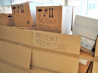 10 marca 2022 r. dojechały do Lubuskiego Samorządowego Centrum Pomocowego w Zielonej Górze: kolejna część środków i artykułów medycznych, które Zarząd Województwa Lubuskiego zadecydował zakupić za 500 tys. zł z rezerwy kryzysowej oraz medykamenty zakupione za pieniądze zabrane podczas dwóch Koncertów Solidarności z Ukrainą w Filharmonii Zielonogórskiej