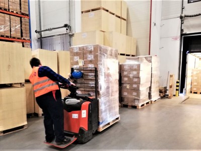 Zamówione przez Zarząd Województwa Lubuskiego środki medyczne przed wysyłką na Ukrainę przechowujemy w Lubuskim Samorządowym Centrum Pomocowym w Sali Kolumnowej Urzędu Marszałkowskiego w Zielonej Górze oraz magazynach Expondo w Zielonej Górze Nowym Kisielinie