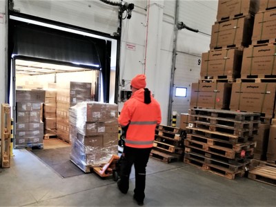 Zamówione przez Zarząd Województwa Lubuskiego środki medyczne przed wysyłką na Ukrainę przechowujemy w Lubuskim Samorządowym Centrum Pomocowym w Sali Kolumnowej Urzędu Marszałkowskiego w Zielonej Górze oraz magazynach Expondo w Zielonej Górze Nowym Kisielinie