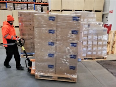 Zamówione przez Zarząd Województwa Lubuskiego środki medyczne przed wysyłką na Ukrainę przechowujemy w Lubuskim Samorządowym Centrum Pomocowym w Sali Kolumnowej Urzędu Marszałkowskiego w Zielonej Górze oraz magazynach Expondo w Zielonej Górze Nowym Kisielinie