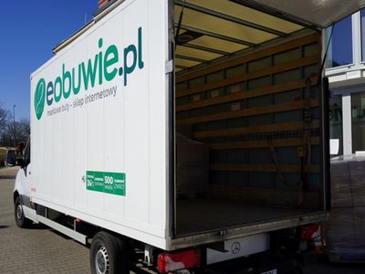 Zamówione przez Zarząd Województwa Lubuskiego środki medyczne przed wysyłką na Ukrainę przechowujemy w Lubuskim Samorządowym Centrum Pomocowym w Sali Kolumnowej Urzędu Marszałkowskiego w Zielonej Górze oraz magazynach Expondo w Zielonej Górze Nowym Kisielinie