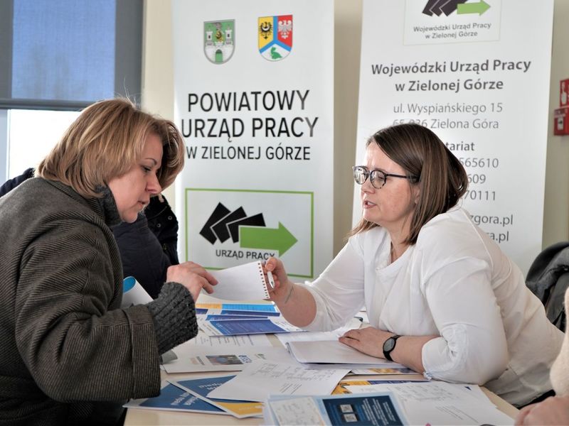 Przy Lubuskim Samorządowym Centrum Pomocowym działają punkty Wojewódzkiego Urzędu Pracy i Powiatowego Urzędu Pracy w Zielonej Górze. 