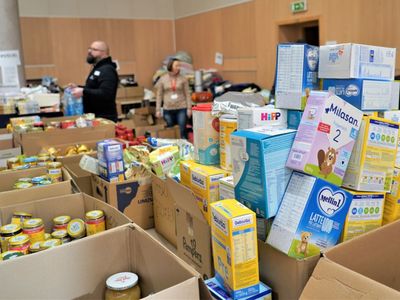 Setki ukraińskich kobiet z dziećmi odwiedza codziennie nasze Lubuskie Samorządowe Centrum Pomocowe w Urzędzie Marszałkowskim. Tu dostają odzież, żywność, pomoc prawną…