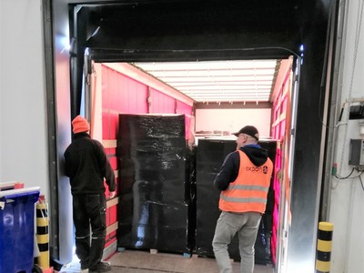 W poniedziałek, 14 marca 2022 r. do magazynu w Zielonej Górze Nowym Kisielinie przyjechała kolejna transza środków medycznych zakupionych przez Zarząd Województwa Lubuskiego dla ukraińskich szpitali. 