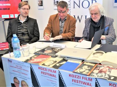 14 marca 2022 r. Konferencja prasowa w Wojewódzkiej i Miejskiej Bibliotece Publicznej im. Cypriana Norwida w Zielonej Górze na temat 8. (11) Kozzi Film Festiwalu (10-14 czerwca 2022 r.)