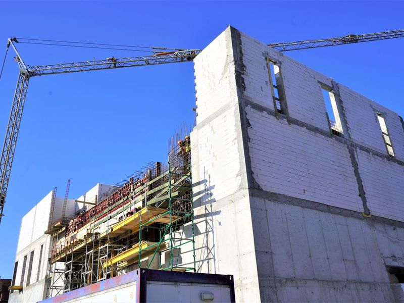 Marzec 2022 r. Jeszcze trochę i budowlańcy zamkną najwyższą kondygnację Sceny Lalkowej Lubuskiego Teatru, który wyrosła na pl. Teatralnym w Zielonej Górze.  