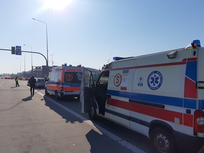 Dwie karetki pogotowia - z Zielonej Góry i Gorzowa Wlkp. - stoją na granicy polsko-ukraińskiej. Pojazdy decyzją Zarządu Województwa Lubuskiego zostały przekazane do Lwowskiego Obwodowego Klinicznego Centrum Diagnostycznego w formie darowizny.