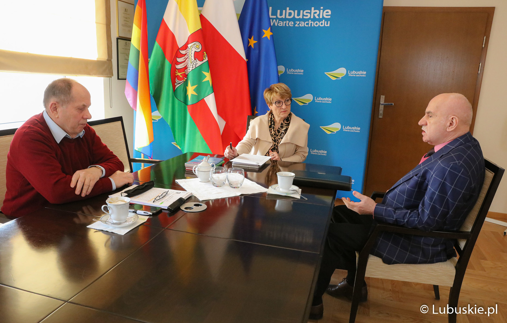 Marszałek Województwa Lubuskiego Elżbieta Anna Polak oraz przedstawiciele Lubuskiej Rady Pamięci: Jerzy Przybecki i gen. w stanie spoczynku, Zbigniew Szura. 
