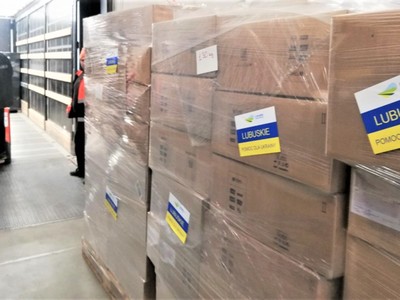 18 marca 2022 r. w magazynie Expondo w Zielonej Górze Nowym Kisielinie załadowano na tira 8 ton środków medycznych dla szpitali w Iwano-Frankowsku i Sumach