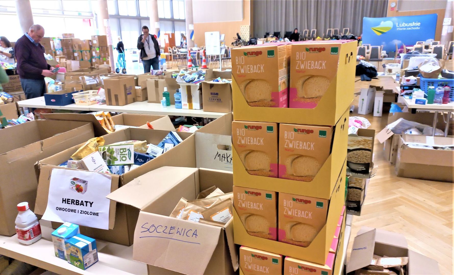 Punkty Lubuskiego Samorządowego Centrum Pomocowego czynne są w Zielonej Górze (Sala Kolumnowa Urzędu Marszałkowskiego przy ul. Podgórnej 7) i w Gorzowie Wlkp. (Biuro Zamiejscowe UMWL przy ul. Mościckiego 6). 

