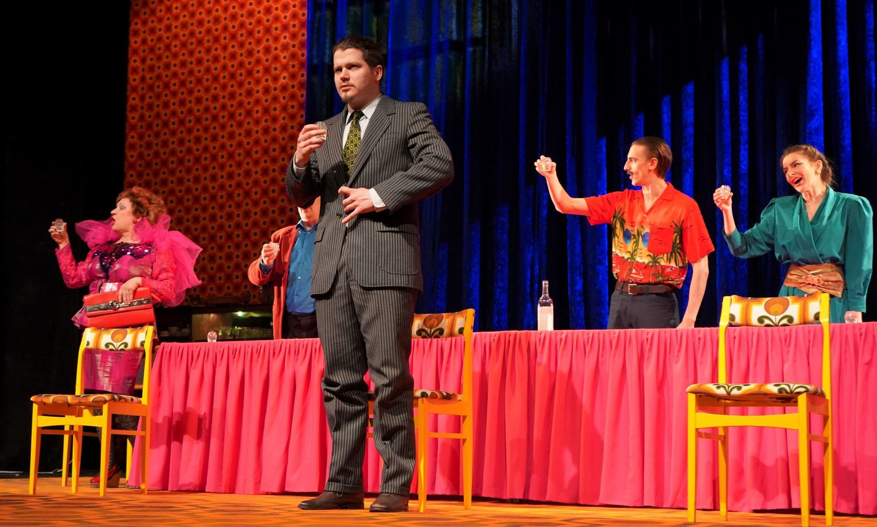 W sobotę, 26 marca 2022 r. - w przededniu Międzynarodowego Dnia Teatru – premiera „Kanadyjskich sukienek” Macieja Archona Michalskiego na scenie Lubuskiego Teatru w Zielonej Górze.,