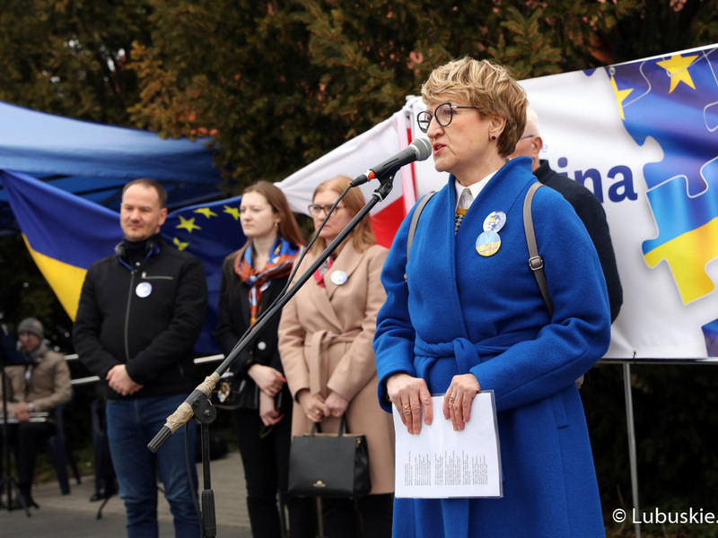 Oda do Radości przed Palmiarnią Zielonogórską