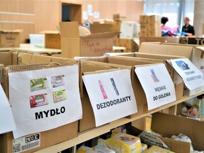 Codzienne punkty Lubuskiego Samorządowego Centrum Pomocowego w Urzędzie Marszałkowskim w Zielonej Górze i Biurze Zamiejscowym UMWL w Gorzowie odwiedzają setki potrzebujących uchodźców z Ukrainy. Na bieżąco aktualizujemy listę potrzebnych produktów i rzeczy.
