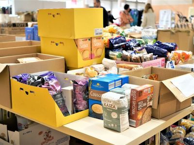 Codzienne punkty Lubuskiego Samorządowego Centrum Pomocowego w Urzędzie Marszałkowskim w Zielonej Górze i Biurze Zamiejscowym UMWL w Gorzowie odwiedzają setki potrzebujących uchodźców z Ukrainy. Na bieżąco aktualizujemy listę potrzebnych produktów i rzeczy. 