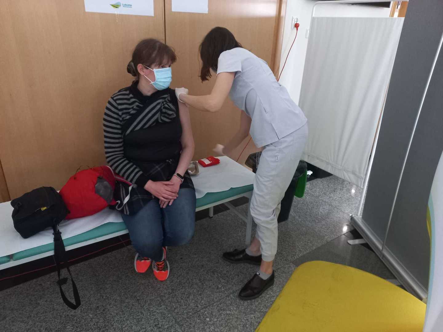 Szczepienie obywateli Ukrainy przeciwko wirusowi SARS-CoV-2 w Urzędzie Marszałkowskim w Zielonej Górze