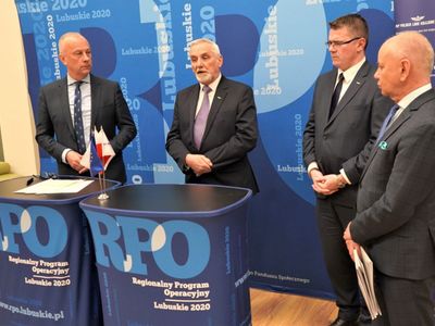 W czwartek, 31 marca 2022 r. w Urzędzie Marszałkowskim Województwa Lubuskiego w Zielonej Górze podpisano aneks do umowy na modernizację linii kolejowej nr 358 na odcinku Zbąszynek – Czerwieńsk