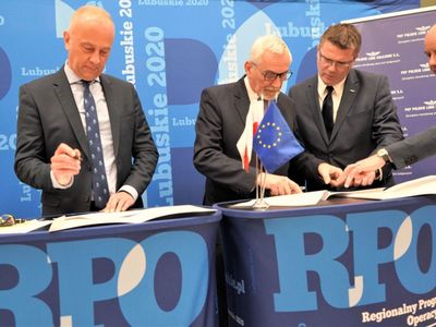 W czwartek, 31 marca 2022 r. w Urzędzie Marszałkowskim Województwa Lubuskiego w Zielonej Górze podpisano aneks do umowy na modernizację linii kolejowej nr 358 na odcinku Zbąszynek – Czerwieńsk 