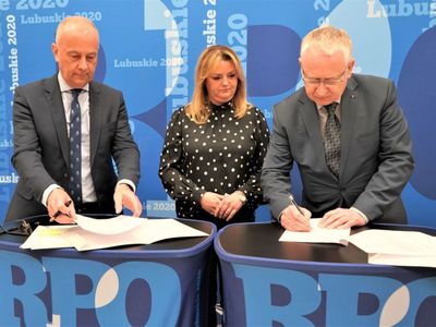 31 marca 2022 r. Urząd Marszałkowski Województwa Lubuskiego. Uroczyste podpisanie aneksu dotyczącego zwiększenia dofinansowania w projekcie „Termomodernizacja obiektów i sieci Niepublicznego Zakładu Opieki Zdrowotnej Szpital im. Prof. Z. Religi w Słubicach”.
