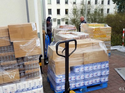 Pierwszy transport z żywnością zakupioną przez samorząd województwa lubuskiego.