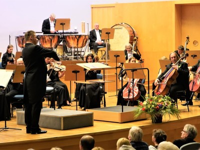 W Filharmonii Zielonogórskiej w piątek, 1 kwietnia 2022 r. wydarzenie pod wszystko mówiącym tytułem „Koncert na Prima Aprilis”, a w niedzielę, 3 kwietnia 2022 r. – koncert familijny „Pół żartem, pół serio”.