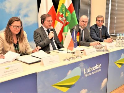Urząd Marszałkowski Województwa Lubuskiego był w poniedziałek, 4 kwietnia 2022 r. miejscem posiedzenia Grupy Roboczej ds. Transportu Komitetu ds. Współpracy Przygranicznej Polsko-Niemieckiej Komisji Międzyrządowej