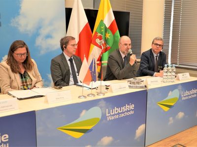 Urząd Marszałkowski Województwa Lubuskiego był w poniedziałek, 4 kwietnia 2022 r. miejscem posiedzenia Grupy Roboczej ds. Transportu Komitetu ds. Współpracy Przygranicznej Polsko-Niemieckiej Komisji Międzyrządowej
