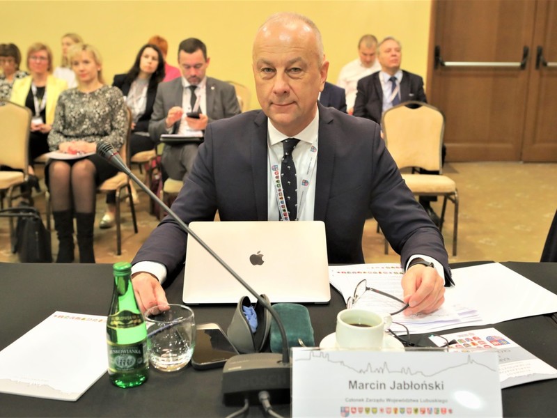 Lubuskie na Konwencie Marszałków Województw Rzeczpospolitej Polskiej w Kielcach reprezentuje członek zarządu województwa Marcin Jabłoński. 