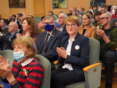 Koncert „Z Ukrainą w Sercu” Narodowej Kapeli Bandurzystów Ukrainy im. Georgy Maiboroda w Filharmonii Zielonogórskiej objęła honorowym patronatem marszałek województwa lubuskiego Elżbieta Anna Polak